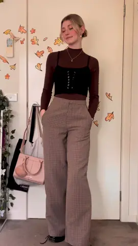 i dont know how to caption this…tell me your favourite colour :) #fyp #grwm #highschool #grwmforschool #getreadywithme #routine #outfit 