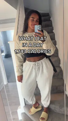 Day 7 complete - I won’t lie I miss binge eating 😂😂 hopefully in two weeks time this will be my norm and I won’t think about covering myself in cadburys chocolate everyday!! #caloriedeficit #healthyeating 