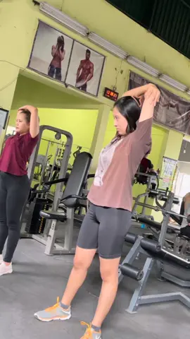 LATIHAN BARENG BESTIEEE🔥🔥 Cuma di📍YOUNG SALATIGA EXCLUSIVE GYM ‼️‼️#kuatmental #sehat #fitnessmotivation #gym #Fitness ##Fitness #gymtik #hottrend #ujinyali #healthy #cantikamantulity #ygyhyhfdyjugefjjhffghygf #uksw #salatiga #ukswsalatiga #jawatengtiktok