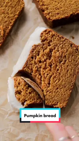 One bowl pumpkin bread but make it VEGAN + GLUTEN FREE 🎃(our secret 😉) recipe link in profile #pumpkinbread #pumpkinrecipes #veganrecipes #glutenfreerecipes 