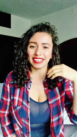 Así o más claro?! 😌 #labiosrojos #viral #parati #destacame #HolaColorMaybelline #fyp #fyyyyyyyyyyyyp #rizos