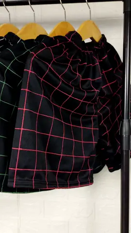 CELANA PENDEK MOTIF KOTAK#celananongkrong #celanasantai #celanaolahraga #fashion #celanaboxer #celanapendek #celanatartan #sponsori #fypage #OOTD