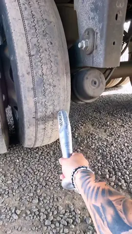 my tire could of went KABOOOM 💥 #foryoupage #viral #trending #waitforit #bigrig #18wheeler #trucker #truckerlife #share #foryou
