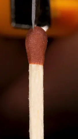 Splitting a matchstick close-up🔍🤓 #closeup #satisfying #amazing 
