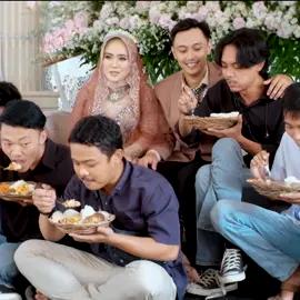 NGAKAK PELAMINAN PENGANTIN DIJADIKAN TEMPAT MAKAN  #NGAPAK #NGAKAK #PELAMINAN