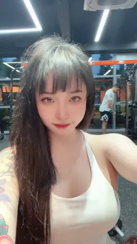 Gym day 💪 #TheMirindaEffect #TheMirindaEffect #Fitness #chinesemodel #chinesegirl #foryou #asiangirl #chinesestreetfashion #chinese #asian #songyuxinhitomi