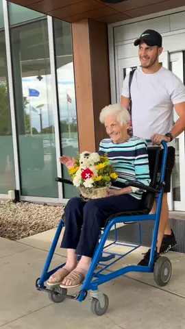 The strongest person I’ve ever known ❤️🙏🏻 Thank you for your incredible support, it helped granny so much during these tough times! She still has a lot of work to do, but we ready for the challenge! #cancersurvivor  #cominghome 