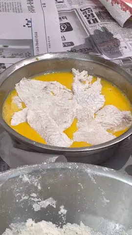 동태전은 사실 뱔로 안좋아하는데 만들자 마자 먹으면 얼매나 맛있는지 몰러 … 🥰 #틱톡푸드 #추석 #추석푸드 #가을 #가을맞이푸드 #동태전 #동태