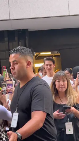 Not Shohei thanking me at the end when it was others who gifted him the flowers😭 #smrookies #eunseok #shohei #nyfw2022 