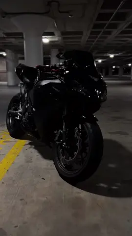 Black🖤🕊 #bikelife #fyp #cbr1000rr 