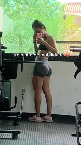 Ajuda no equilíbrio, diminui a tensão muscular e ajuda a previnir lesões. É importante, façam!!🫶🏽#fyp #treino #gluteos #Fitness #academia 