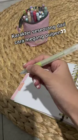 Komen di bawah, kamu megang pulpen no 1,2,3?🤫🤫👀 #alattulis #paperielab #stationery #tiktokshop #tiktokshopstationary #tiktokshopstationery #tempatpensil 
