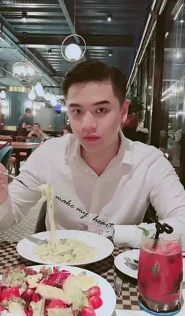 Mặt thư sinh thân hình phụ huynh 😝 #traiviet #boyasian 