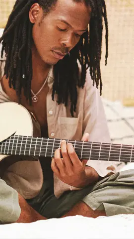 PARIS IS OUT NOW! 🤭💛 #paris #maybeillgotoparis #singersongwriter #singersoftiktok #jeangu #jeangumacrooy #acousticsoul