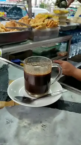 ngupii+gorengin sblm beraktivitas sabtu ceria 😃... cerita pagi ini #lucu #fyp #pejuangreceh #kopi #gorengan #semangat 