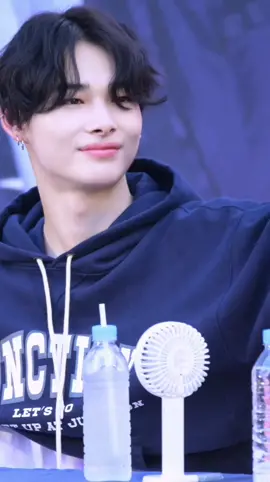 Enhypen Ni-ki (fan sign) #izwonyou #niki #fancam #enhypen #fypシ #futureperfect #fancamacc #interact #boost #facecam 