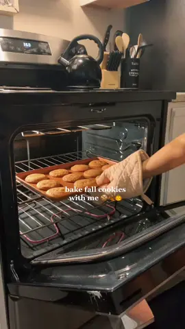 baking fall snacks 🫶🏼 #fallcookies #fallsnacks #fallbaking #BakeWithMe #bakingcookies #falltime #fallvibes #pumpkinspice #pumpkinspiceszn #fallbakingideas #favoriteseason #fyp #fallaesthetic #cookwithme #fallflavors #thatgirl #Lifestyle #pumpkinspicecookies #pillsburyfallcookies #baking #autumn #autumnvibes #pillsburycookies #microinfluencer #fallrecipes 