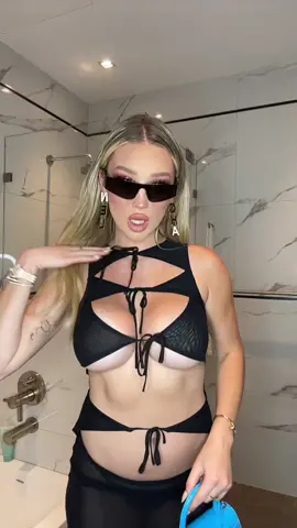 Tonight’s outfit 🖤