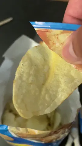 A #hack #potatochips #lays #saltandvinegar #works #LikeAMonarch #SephoraConcealers #fyp #tiktok #foryou 