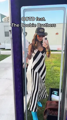 not Tom Johnston coming out of his green room in the beginning lmao