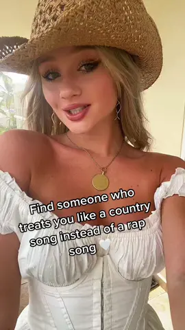 Cowboy hats at the beach>>> #fyp #morganwallen #countrymusic #kentuckygirl #fypシ 