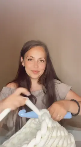 Crochet a puff bag with me ✨ #artistsoftiktok #women #WomenOfTikTok #fashiontiktok #crochetbag #onekooka 