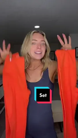 Size makes a big difference w @setactive #coverthekitty #leggings #gymfit #squatproof 