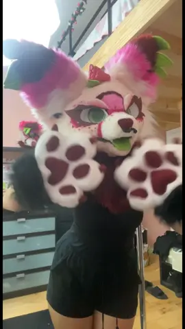 Wait till the end for the results ! plus the cute paw squeaks!! 💕 #furry #fursuit #fursuitmaker #fursuitcommission #fursuitfriday #furryfandom #furrytiktok #fursuitpawstutorial #fursuitpaws #fursuittutorial #fursuithead 