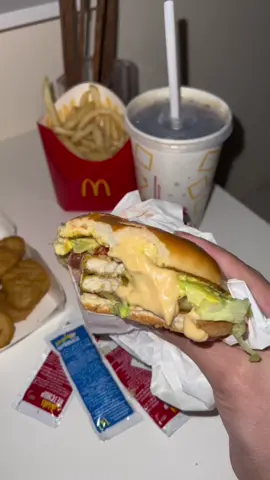 الوجبه اللي مستحيل اغيره😋 #ماك #مطاعم_حايل #حايل #fyp #جوع #دايت 