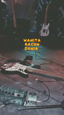 Membalas @irgimramdan6 nih reqnya – Racun Dunia #thechangcuters  #liriklagu #racundunia #Flashback #fyp #foryou 