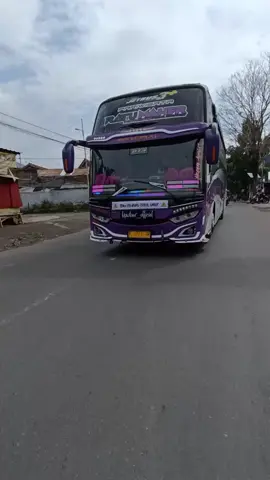 Ratu Maher emang bikin candu ygy#GengFlannel #busindonesiakeren #vidiobusindonesia_ #busmaniacomunityindonesia #basuri #busmaniagarut #huntingbis #fyppp #fypdongggggggg #mengular🐍 #busmaniacommunity #sjmtrans #sjmtransratumaher013 #sjmtransratumaher #sjmtransofficial