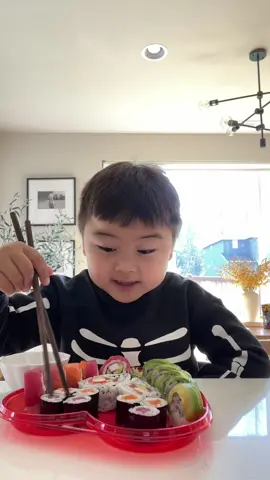 Storytime and sushi 🍣 #fyp #Foodie #foodfam #eat #eating #sushi #yum #chopsticks #wholesome