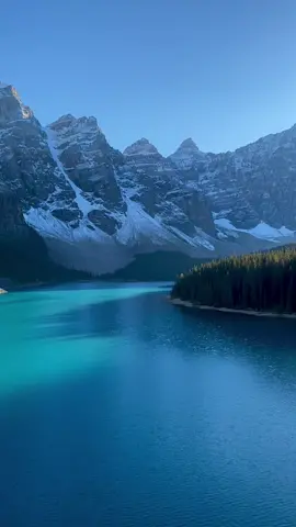 Moraine lake,Canada🇨🇦 #canada #canadalife #explorecanada #alberta #albertacanada #banffnationalpark #mountains #mountainsview #lake #landscape #morainelake #canadawonderland #nature #naturelovers #fyp 