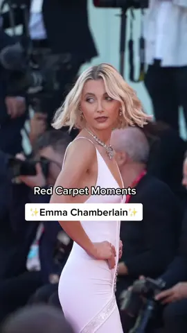 She def owns the red carpet 😍 #emmachamberlain #redcarpet #fashion #influencer