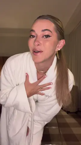 On my ari BS tonight queens #grwm #OOTD  