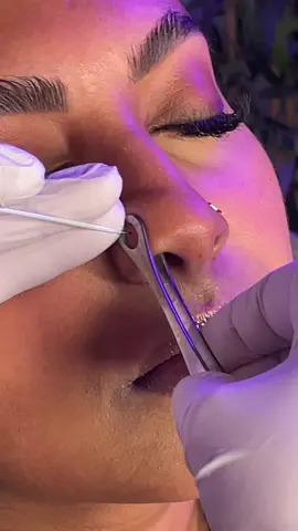 NOSTRIL 😌 one of my favorite piercings that accent your nose 🥹❤️ @pooxsoe #mirrdopiercings #rotterdam #piercingstudio #piercings #piercingstudio #nostril #nostrilpiercing 