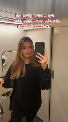 Pozdrawiam Pana, któremu kiedyś otworzyłam te drzwi w sytuacji, której nikt obcy nie powinien oglądać 🤍 #pkp#drzwi#wnoszeozakaz#butor#butorwpkp