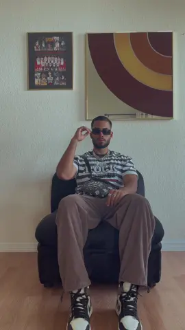 Thursday vine🤌🏻🖤 #foryou #paratii #outfit #fashion 