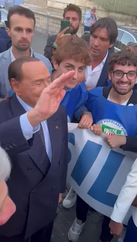 Con i giovani di #forzaItalia #berlusconi #silvioberlusconi 