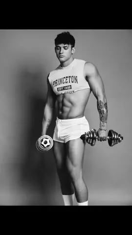 should crop tops and short shorts make a comeback or nah