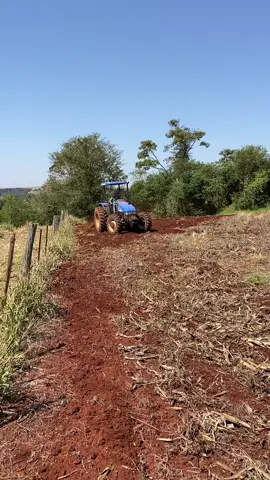 Gradeando a terra #trator #agro #viral #borabill #viral #agronegocio #humor 