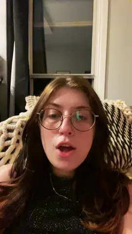 #stitch with @kamgotwins “androids have too many features” then why are iPhones more expensive!?! We’re slaves!!! #iphone #iphoneandroid #iphonevsandroid #fypシ 