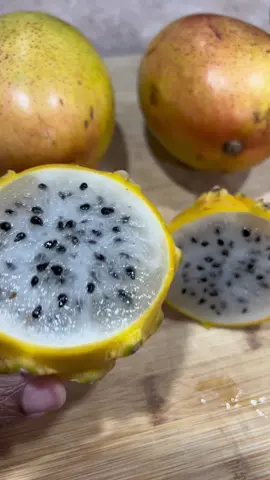 Yellow dragon fruit Juice. #fypシ #juicingrecipes #namajuicer #yellowdragonfruit #juicingtiktok #cooking #foodtiktok #mangos #pineapplejuice 