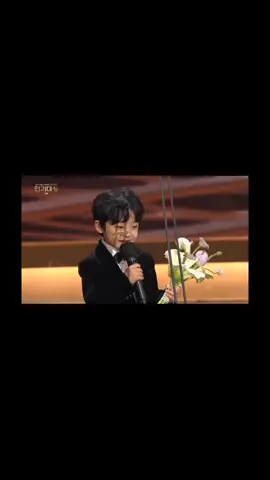 lucu bgt 😭😃 prtma nnton drama & lgsg suka sm dy d hi by mama aktingny prah jago bgt 🥰 mna ni yg udh nnton drama2nya? ☝️ yg blm nnton hi by mma coba nnton, recommend bgt 💓 #seowoojin #youngartistawardboy #kbsdramaaward2021