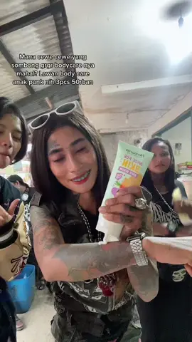 Kemarin ketemu cewe sok iye katanya “halah handbody murahan” padahal kalo diadu bodycare ini lebih wangi