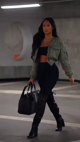 a walking art🔥#fashioninspiration02 #fyppppppppppppppppppppppp #simple #swede #sweden#thequeen #classic #eemmahallberg #trend #fashion #outfit #theerealperfection #facecard ##expensive #walk #slowmo  @eemmahallberg