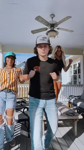 @leahh.fishh @sammie #dance 