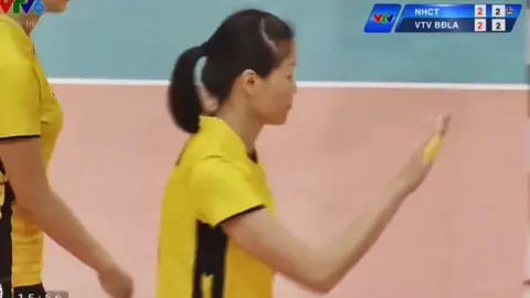 Chị Hoa cũng có lực đập rất mạnh❤️🇻🇳. Nguồn:  anh AD Khánh.#bongchuyen #bongchuyenvadamme #volleyball #volleyballplayer #volleyballworld #volleyballgame #FIVB #bongchuyenvietnam🇻🇳 #bongchuyenvietnam #vtvbinhdienlongan #vietnam #62 #62longan #thethaovn #thethao #thethaovietnam #fivbvolleyball #nguyenthingochoano9 #thegioibongchuyen 