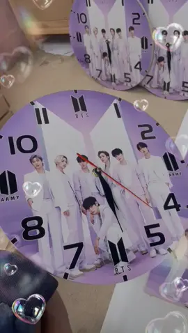 Jam Dinding BTS 😍😍😍  #jamdinding #jam #bts #btsarmy #hiasandinding #jamku #gsmlg #hiasanrumah #hiasankamar #walldecor #decorasirumah #jamkayu #jampaket #jamonline 
