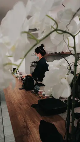 Boring cafe photos? Level it up with this simple composition tip! #photography #viral #phototips #photohacks 